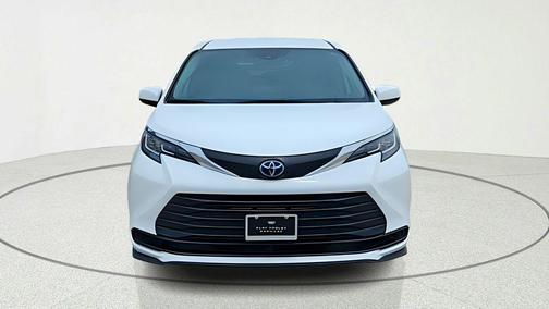 White 2022 Toyota Sienna LE