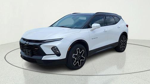 Iridescent Pearl Tricoat 2025 Chevrolet Blazer RS