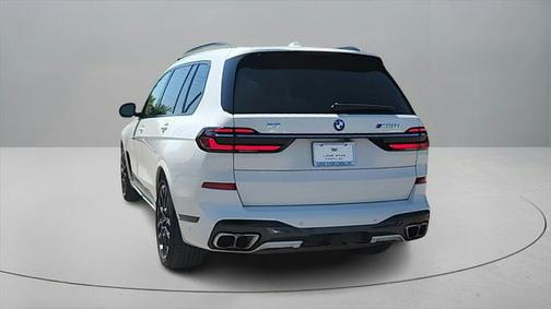 2023 BMW X7 M60i