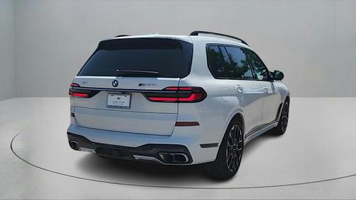 2023 BMW X7 M60i