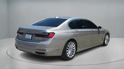 2021 BMW 740 740i