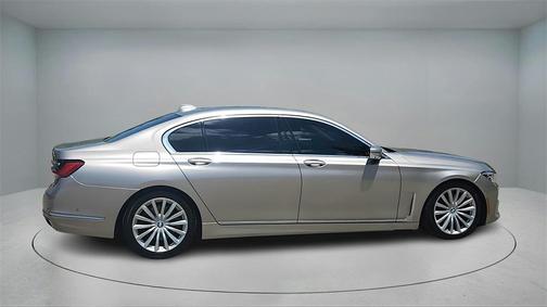 2021 BMW 740 740i
