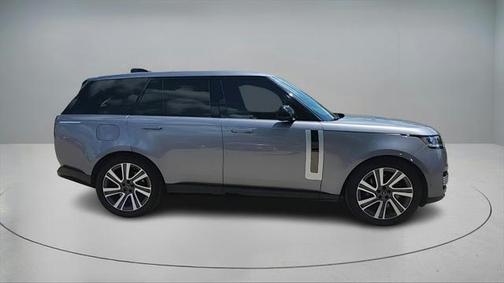 2025 Land Rover Range Rover P615 SV