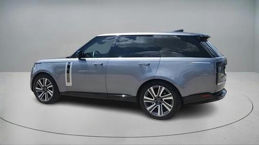 2025 Land Rover Range Rover P615 SV