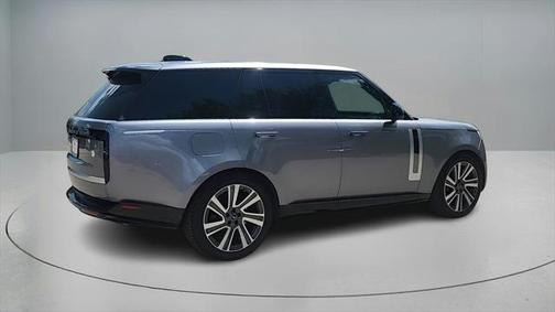 2025 Land Rover Range Rover P615 SV