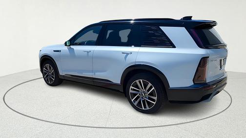 Vibrant White Tricoat 2026 Cadillac VISTIQ Sport