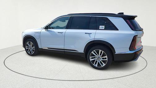 Vibrant White Tricoat 2026 Cadillac VISTIQ Luxury