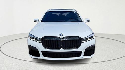 2022 BMW 740 i