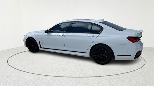 2022 BMW 740 i
