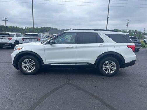 White Metallic 2023 Ford Explorer XLT