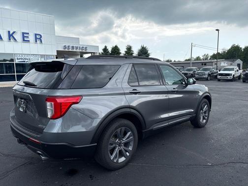 Gray Metallic 2023 Ford Explorer XLT