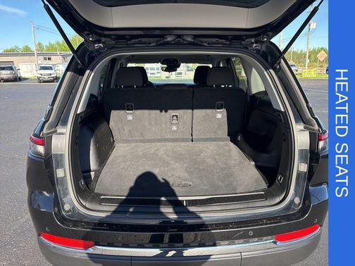 Diamond Black 2023 Jeep Grand Cherokee Laredo