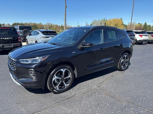 Black Metallic 2025 Ford Escape ST-Line Elite