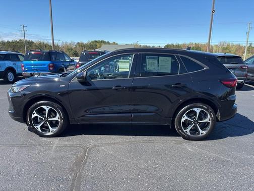 Black Metallic 2025 Ford Escape ST-Line Elite
