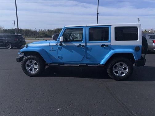 Chief Clearcoat 2017 Jeep Wrangler Unlimited Sahara
