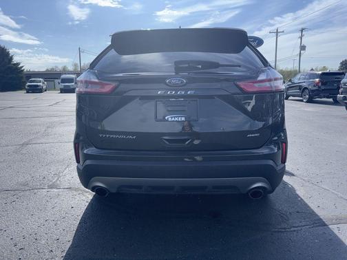 Green Metallic 2022 Ford Edge Titanium