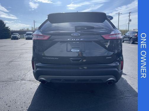 Green Metallic 2022 Ford Edge Titanium
