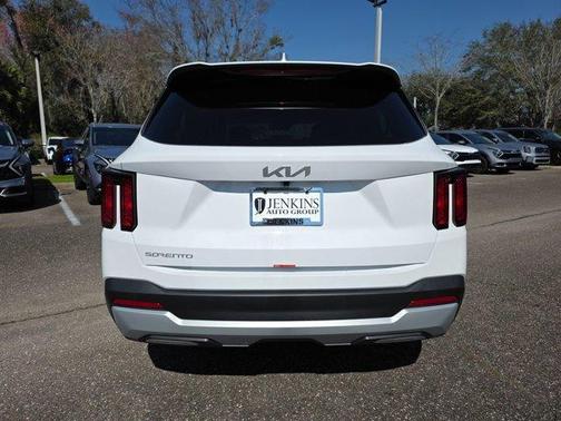 2025 Kia Sorento LX