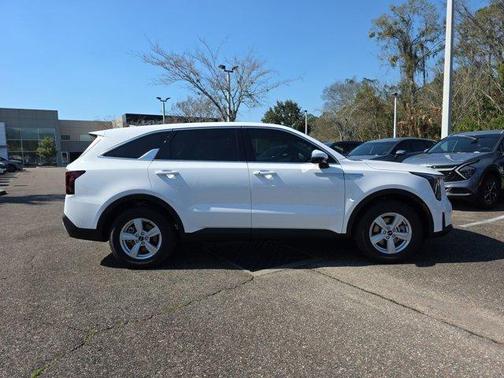 2025 Kia Sorento LX