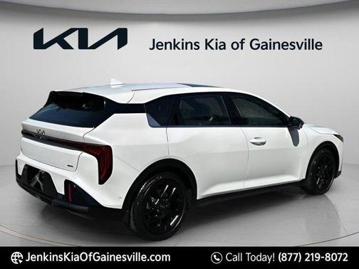 Snow White Pearl 2026 Kia K4 GT-LINE