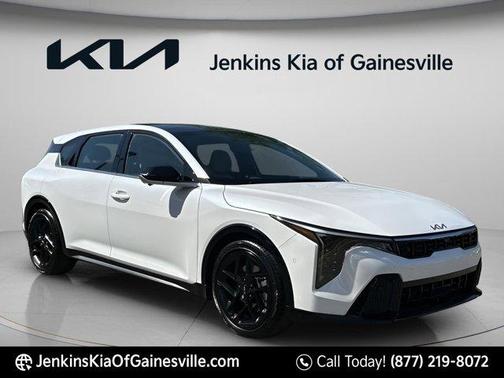 Snow White Pearl 2026 Kia K4 GT-LINE