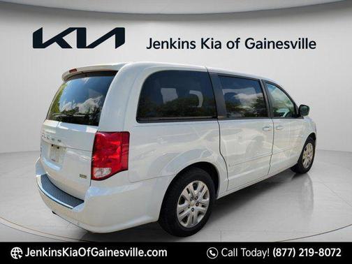 White Knuckle Clearcoat 2017 Dodge Grand Caravan SE