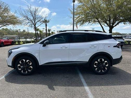Glacial White Pearl 2024 Kia Sportage X-Line