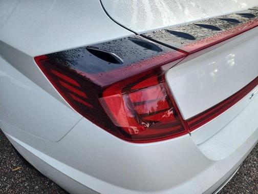 2021 Hyundai SONATA Hybrid Limited