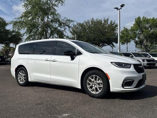 Bright White Clearcoat 2024 Chrysler Pacifica Touring-L