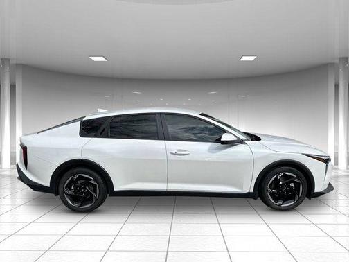 Snow White Pearl 2025 Kia K4 EX