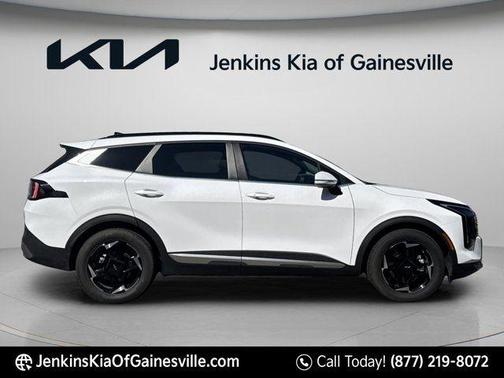 Glacial White Pearl 2026 Kia Sportage EX