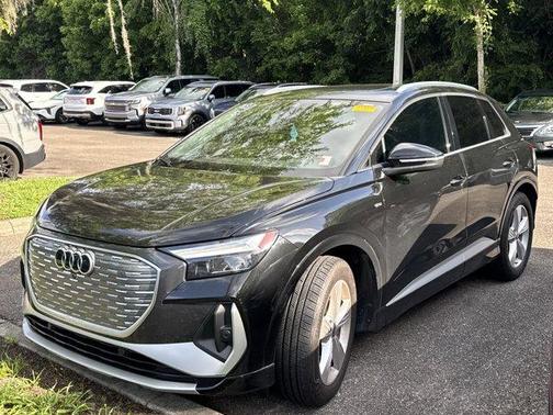 Mythos Black Metallic 2024 Audi Q4 e-tron 55 quattro Premium