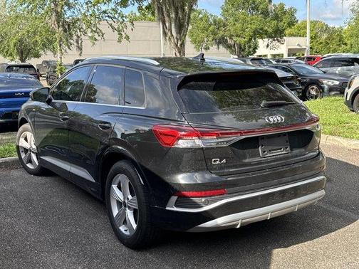 Mythos Black Metallic 2024 Audi Q4 e-tron 55 quattro Premium