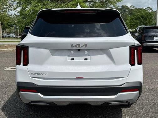 2025 Kia Sorento LX