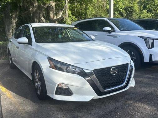 Glacier White 2022 Nissan Altima 2.5 S