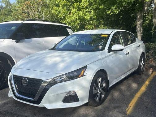 Glacier White 2022 Nissan Altima 2.5 S