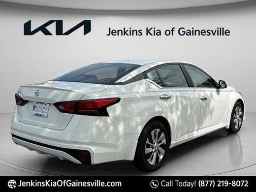 Glacier White 2022 Nissan Altima 2.5 S