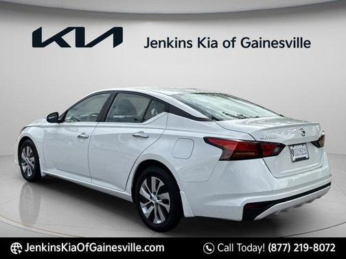 Glacier White 2022 Nissan Altima 2.5 S