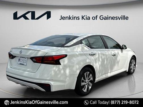 Glacier White 2022 Nissan Altima 2.5 S
