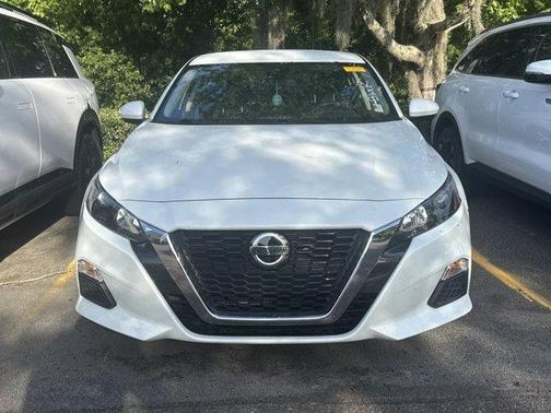 Glacier White 2022 Nissan Altima 2.5 S