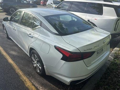 Glacier White 2022 Nissan Altima 2.5 S