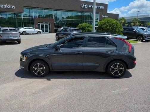 2023 Kia Niro LX