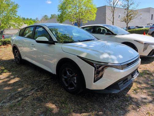 Snow White Pearl 2026 Kia K4 LXS