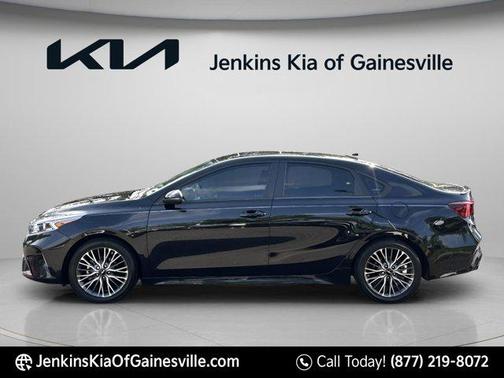 Aurora Black Pearl 2022 Kia Forte GT-Line