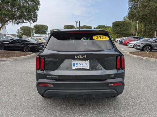 2023 Kia Sorento LX