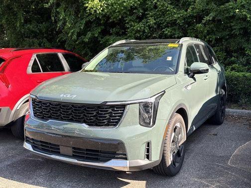 Green 2025 Kia Sorento Hybrid EX