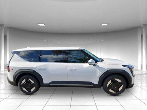2026 Kia EV9 Light Long Range