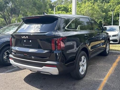 2025 Kia Sorento LX