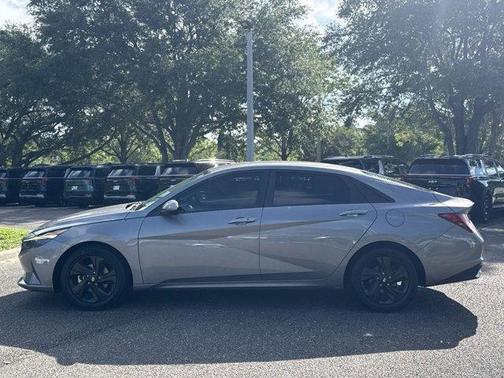 Metal 2021 Hyundai ELANTRA SEL