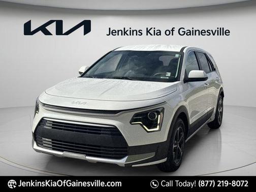 Snow White Pearl 2023 Kia Niro LX
